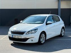 Vit Begagnad 2017 Peugeot 308 Active Halvkombi | 104 400 kr (Marknadspris)