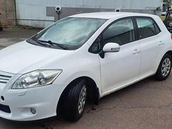 Vit Begagnad 2011 Toyota Auris Plus Halvkombi | 41 500 kr (Marknadspris)