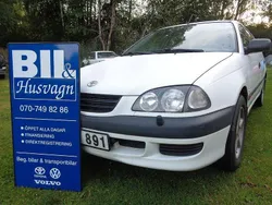 Vit Begagnad 1999 Toyota Avensis Sedan | 45 000 kr