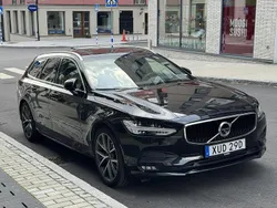 Svart Begagnad 2020 Volvo V90 Kombi | 305 000 kr (Bra pris)
