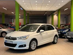 Vit Begagnad 2012 Citroën C4 Halvkombi | 54 900 kr