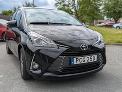 Svart Begagnad 2020 Toyota Yaris Active Halvkombi | 156 000 kr (Marknadspris)