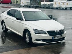 Vit Begagnad 2016 Skoda Superb Style Halvkombi | 130 000 kr (Superpris)