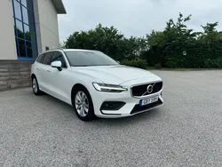Vit Begagnad 2020 Volvo V60 Momentum Kombi | 239 900 kr (Marknadspris)