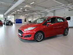 Röd Begagnad 2016 Ford Fiesta ST-Line Halvkombi | 104 800 kr (Marknadspris)