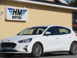 Vit Begagnad 2019 Ford Focus Limited Halvkombi | 129 900 kr (Marknadspris)