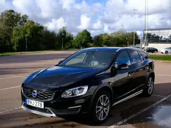 Svart Begagnad 2017 Volvo V60 CC Business Edition Kombi | 195 000 kr (Bra pris)