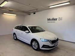 Vit (candy white) Begagnad 2023 Skoda Octavia Kombi | 239 900 kr (Marknadspris)