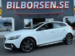 Vit Begagnad 2014 Volvo V40 CC Momentum Kombi | 145 000 kr (Marknadspris)