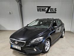 Svart Begagnad 2013 Volvo V40 CC Summum Kombi | 109 000 kr (Marknadspris)