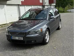 Grå Begagnad 2005 Volvo V50 Momentum Kombi | 20 000 kr (Lite dyr)
