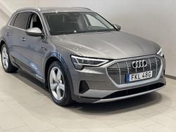 Tyfongrå metallic Begagnad 2021 Audi e-tron Proline SUV | 279 000 kr (Marknadspris)