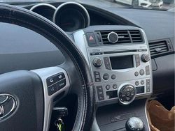 Grå Begagnad 2010 Toyota Verso Minibuss | 79 000 kr (Lite dyr)