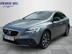 Grå Begagnad 2018 Volvo V40 CC Kombi | 204 900 kr (Marknadspris)