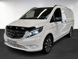 Vit Begagnad 2023 Mercedes e-Vito Minibuss | 349 000 kr