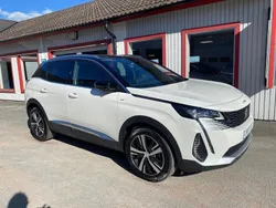 Vit Begagnad 2023 Peugeot 3008 GT-line SUV | 287 900 kr (Marknadspris)