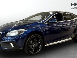 Blå (blue) Begagnad 2015 Volvo V40 CC Ocean Race Kombi | 184 900 kr (Marknadspris)