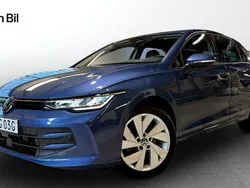 Blå Begagnad 2024 VW Golf VIII Halvkombi | 334 900 kr (Marknadspris)