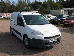 Vit Begagnad 2013 Peugeot Partner Minibuss | 49 000 kr (Marknadspris)