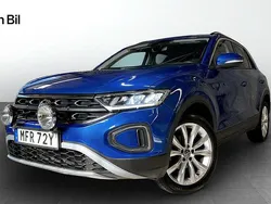Blå Begagnad 2022 VW T-Roc Life SUV | 274 900 kr (Marknadspris)