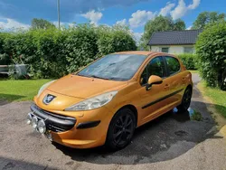 Orange Begagnad 2007 Peugeot 207 Halvkombi | 32 000 kr (Marknadspris)