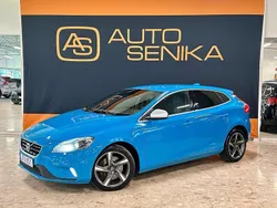 Blå Begagnad 2015 Volvo V40 R-Design Kombi | 139 900 kr (Marknadspris)