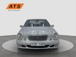 Ljusgrå Begagnad 2003 Mercedes E240 Sedan | 44 900 kr (Marknadspris)