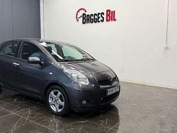 Mörkgrå Begagnad 2011 Toyota Yaris Sedan | 42 900 kr (Bra pris)