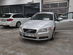 Ljusgrå Begagnad 2010 Volvo V70 Momentum Kombi | 69 900 kr (Marknadspris)