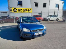 Blå Begagnad 2005 Ford Focus Halvkombi | 24 800 kr (Marknadspris)