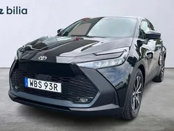 Svart Begagnad 2024 Toyota C-HR Style SUV | 352 900 kr (Marknadspris)