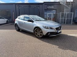 Silver Begagnad 2015 Volvo V40 CC Momentum Kombi | 194 900 kr (Marknadspris)