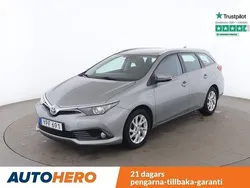 Ljusgrå Begagnad 2017 Toyota Auris Touring Sports Active Kombi | 173 000 kr (Marknadspris)