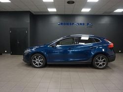 Blå (blåmetallic) Begagnad 2016 Volvo V40 CC Momentum Kombi | 149 500 kr (Marknadspris)