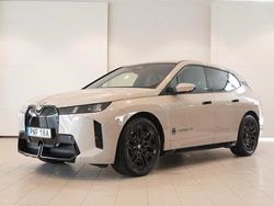 Grå Begagnad 2025 BMW iX Efficient Dynamics SUV | 929 800 kr