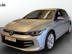 Silver (oyster silver metallic) Ny 2025 VW Golf VIII Life Kombi | 332 200 kr (Marknadspris)