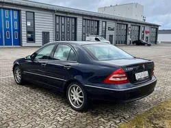 Blå Begagnad 2001 Mercedes C240 Elegance Sedan | 45 000 kr