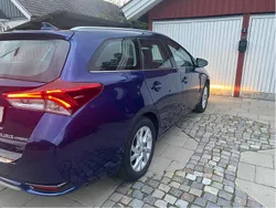 Blå Begagnad 2017 Toyota Auris Touring Sports Active Kombi | 139 000 kr (Marknadspris)
