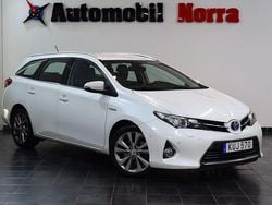 Vit Begagnad 2015 Toyota Auris Touring Sports Executive Kombi | 129 900 kr (Marknadspris)