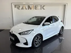 Vit Begagnad 2020 Toyota Yaris Hybrid Active Halvkombi | 199 000 kr (Marknadspris)