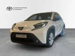 Vit Begagnad 2022 Toyota Aygo Comfort Halvkombi | 169 900 kr (Marknadspris)