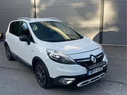 Vit Begagnad 2013 Renault Scénic III Bose Edition Minibuss | 53 000 kr (Marknadspris)