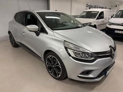 Silver (silvermetallic) Begagnad 2017 Renault Clio IV Intens Halvkombi | 94 900 kr (Marknadspris)