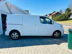 Vit Begagnad 2017 Citroën Jumpy Minibuss | 79 000 kr