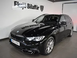 Svart Begagnad 2021 BMW 330e M Sport Kombi | 279 500 kr (Superpris)