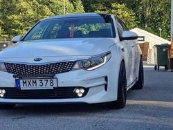 Vit Begagnad 2016 Kia Optima Launch Edition Sedan | 180 000 kr (Marknadspris)