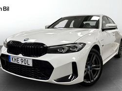 Vit (svart) Begagnad 2023 BMW 330e M Sport Sedan | 449 900 kr (Lite dyr)