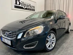 Grå Begagnad 2010 Volvo V60 Summum Kombi | 99 900 kr (Marknadspris)