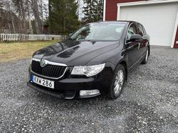 Svart Begagnad 2010 Skoda Superb Elegance Halvkombi | 46 000 kr (Marknadspris)