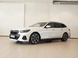 Vit Begagnad 2024 BMW 530e M Sport Kombi | 659 900 kr (Lite dyr)
